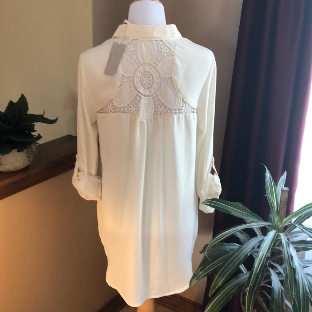 Cream blouse 🌷